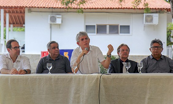 ricardo-assina-protocolo-do-gol-de-placa_foto-jose-marques-2-portal.jpg