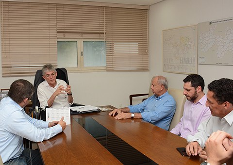 ricardo-reuniao-com-professores-foto-walter-rafael-5-portal.jpg