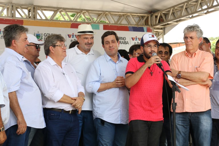 ricardo-entrega-refoma-de-escola-e-adutora-em-jerico-foto-francisco-franca-121.jpg