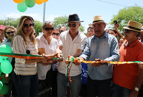 ricardo-entrega-do-campo-de-futebol-o-nildinzao-em-ibiara_foto-francisco-franca-2.jpg
