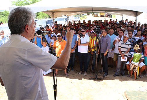 ricardo-entrega-do-campo-de-futebol-o-nildinzao-em-ibiara_foto-francisco-franca-8.jpg