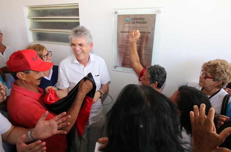 Ricardo entrega Cidade Madura de Patos e sanciona leis que tornam ODE e o programa habitacional políticas de Estado