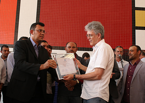 ricardo-inaugura-ECIT-escola-em-itaporanga-foto-francisco-franca-23.jpg