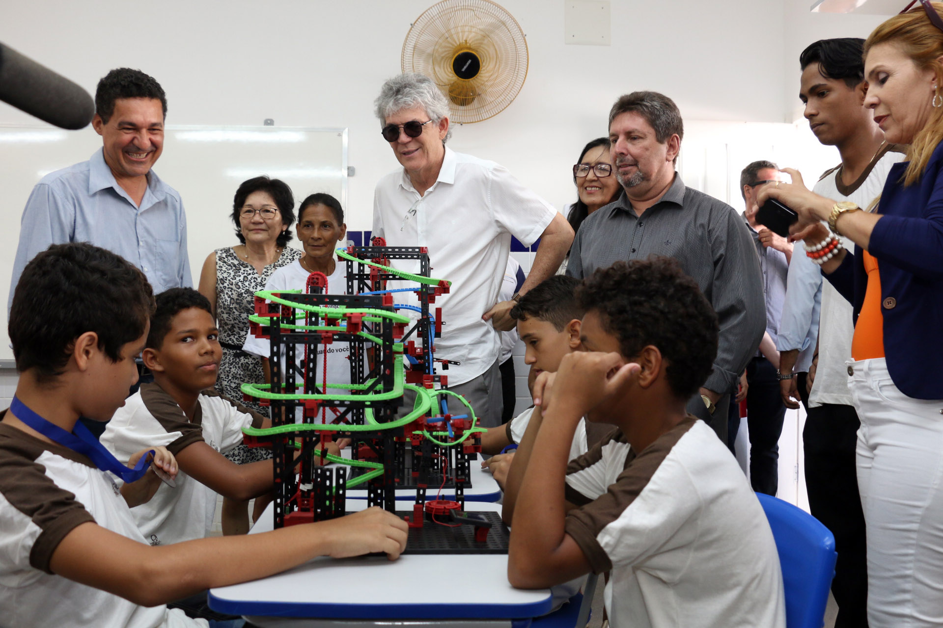 ricardo-entrega-reforma-da-escola-raul-cordula-foto-francisco-franca-1.jpg