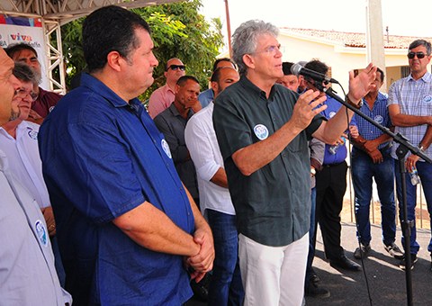 ricardo-inaugura-sistema-de-adutora-em-sobrado-foto-jose-marques-3.jpg