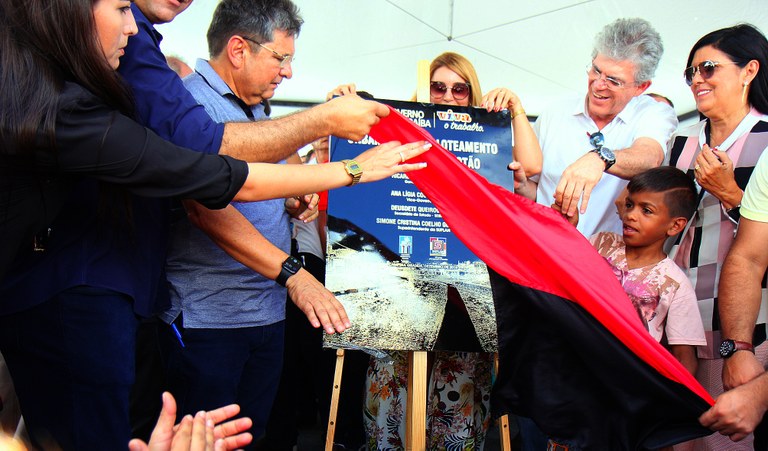 Ricardo entrega urbanização do Mutirão do Serrotão em Campina Grande e mais de 30 obras pela Paraíba