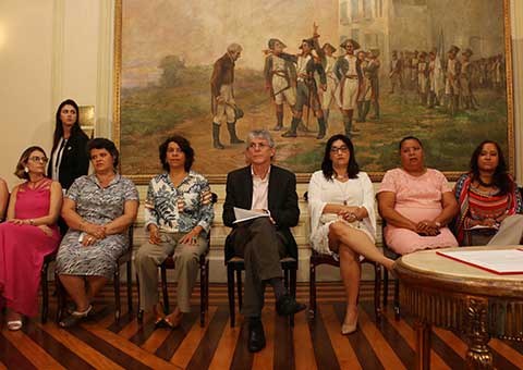 ricardo-assina-acoes-no-dia-da-mulher_foto-francisco-franca-13.jpg