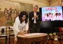 ricardo-assina-acoes-no-dia-da-mulher_foto-francisco-franca-4.jpg