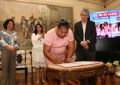 ricardo-assina-acoes-no-dia-da-mulher_foto-francisco-franca-51.jpg