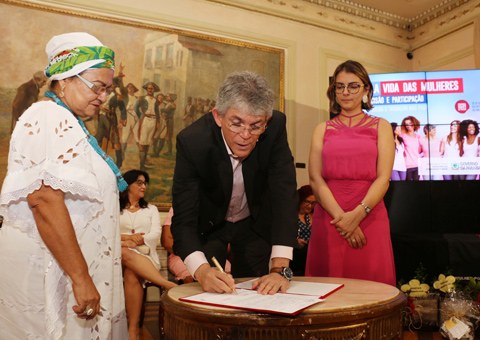 ricardo-assina-acoes-no-dia-da-mulher_foto-francisco-franca-9.jpg