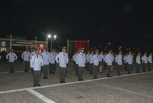 aspirantes-com-dfardas-de-gala_foto-walter-rafael-1.jpg