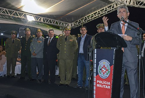 governadaor-ricardo-fala-no-aspirantado_foto-walter-rafael.jpg