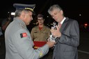 governador-ricardo-condecorado-pelo-bombeiro_foto-walter-rafael.jpg