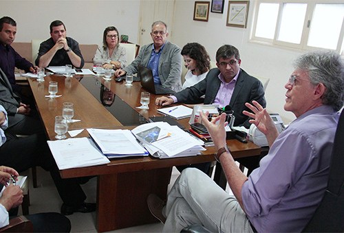 ricardo-reunido-com-natura_foto-jose-marques-2.jpg