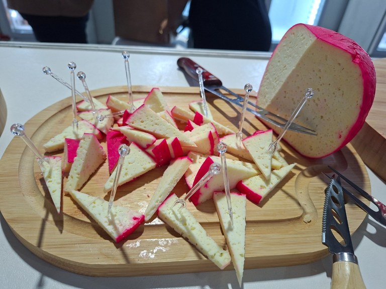 Queijo Bola de Lastro.jpg