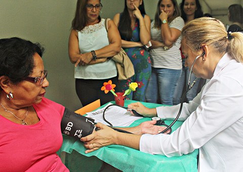 SES-inicia-Mes-da-Mulher-com-homenagem-as-servidoras-foto-ricardo-puppe-4.jpg