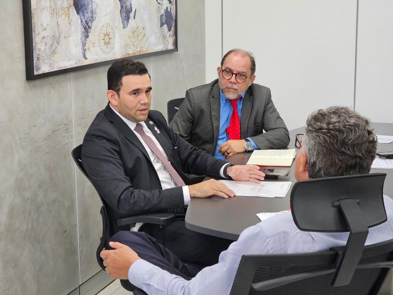 Secretário Jhony Bezerra_Ministério da Saúde_26.04 (3).jpeg