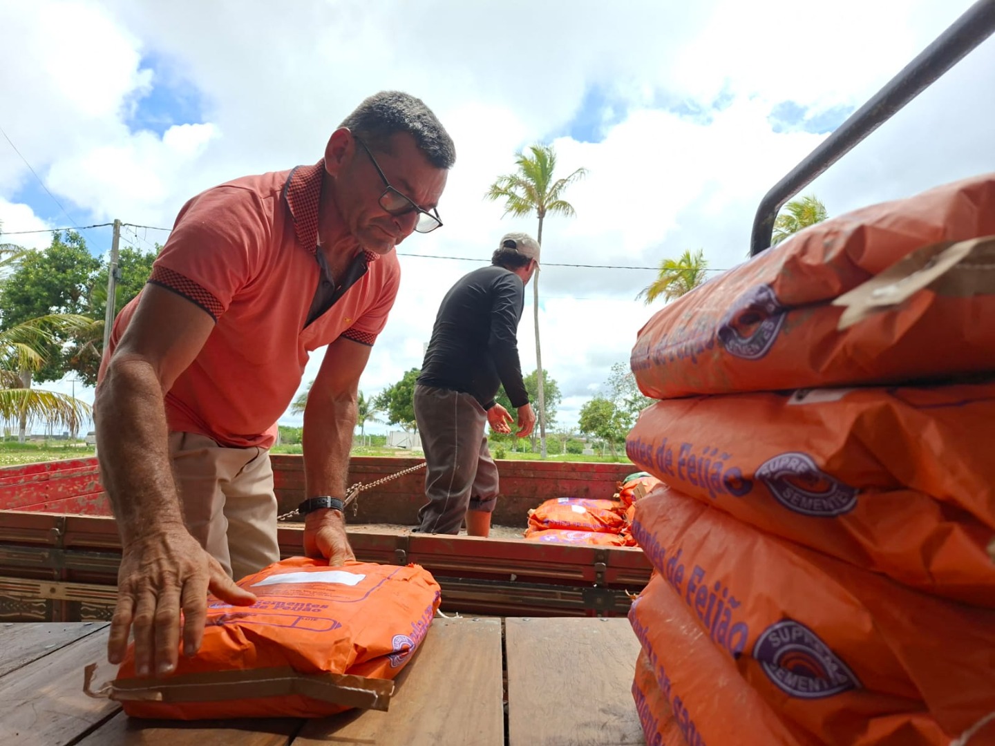 Entrega de sementes 2.jpeg