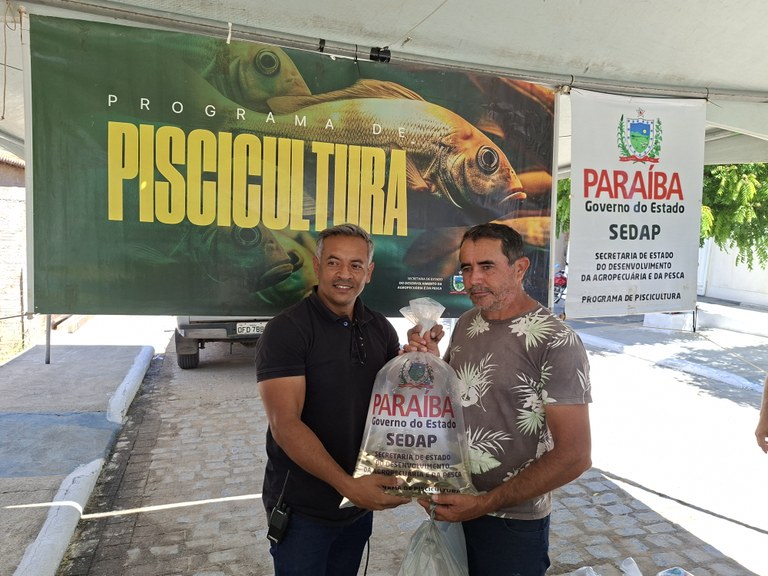 Entrega de alevinos - Agrofeira Passagem 6.jpg