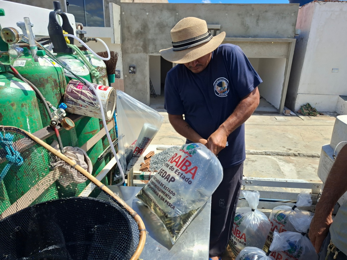 Entrega de alevinos - Agrofeira Passagem 7.jpg