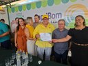 Eduardo Moreira da Gold Eggs recebe certificado Susaf das mãos do sec Joaquim Hugo.jpeg