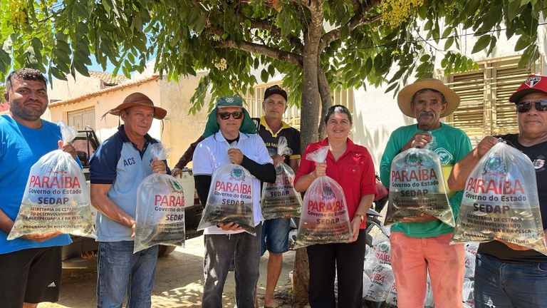 Entrega de alevinos em Belém do Brejo do Cruz.jpeg