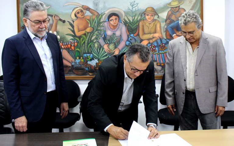 sefaz e sebrae parceria para melhorar ambiente de nogocios no estado.JPG sefaz e sebrae parceria para melhorar ambiente de nogocios no estado.JPG