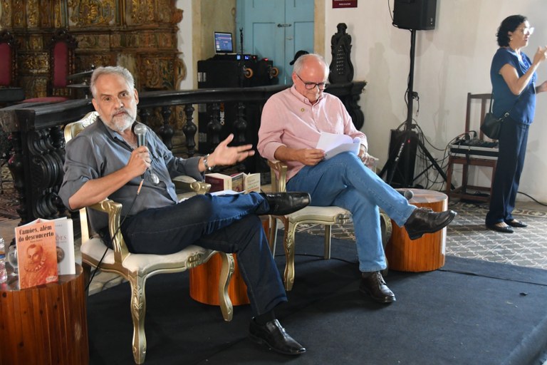 2024.11.29 FliPB Mesa 1 Identidade e Reconhecimento Camoes o Estrangeiro  @ Leonardo Ariel (5).JPG