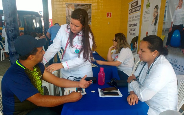 ses e prf acao de saude preventiva com caminhoneiros em cg 2.jpg