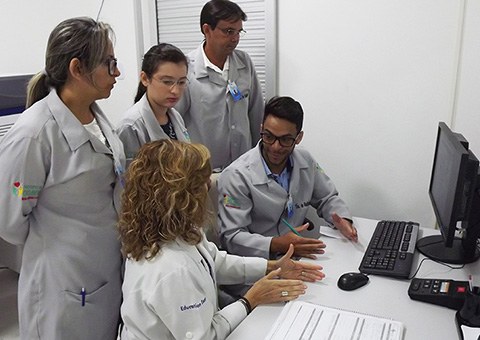 ses-tecnicos-passam-por-treinamento-para-novo-tomografo-do-hosp-de-patos-2.jpg