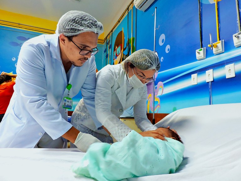 Equipe de Enfermagem na assitência pediátrica.jpg Equipe de Enfermagem na assitência pediátrica.jpg