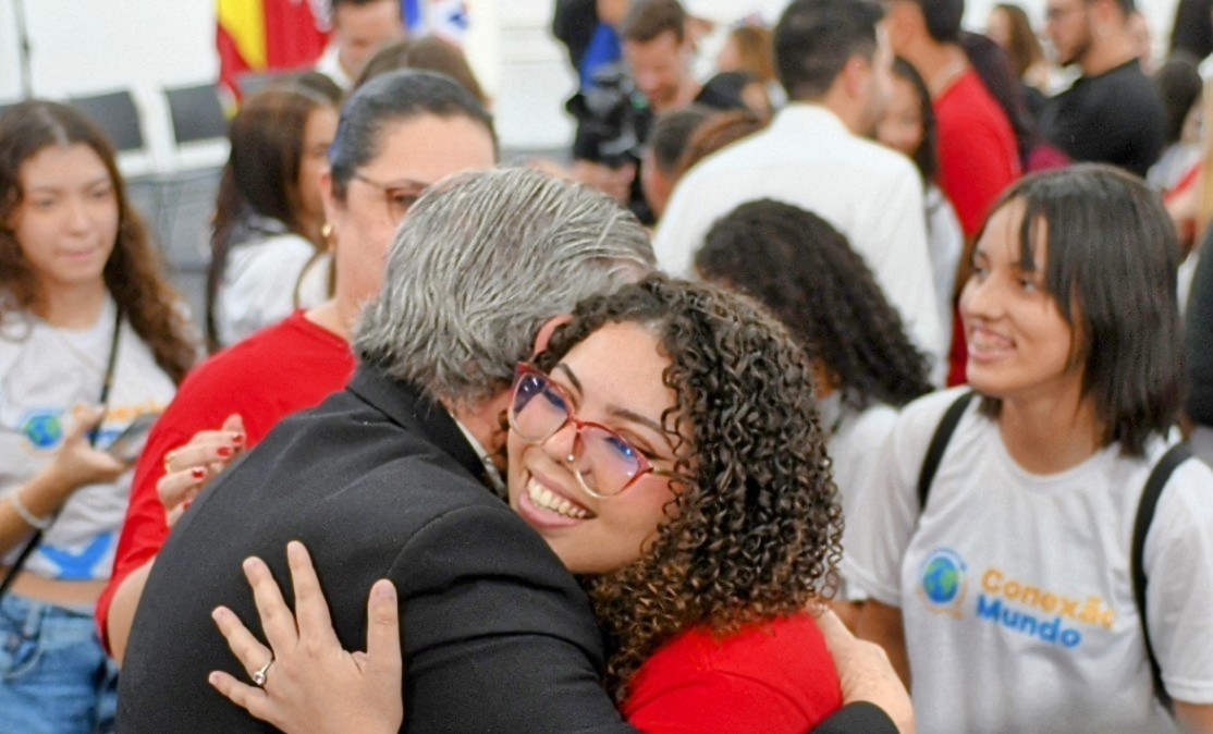 João Azevêdo lança nova edição do Conexão Mundo com ampliação de países para intercâmbio e inclusão de alunos do 1º ano do Ensino Médio